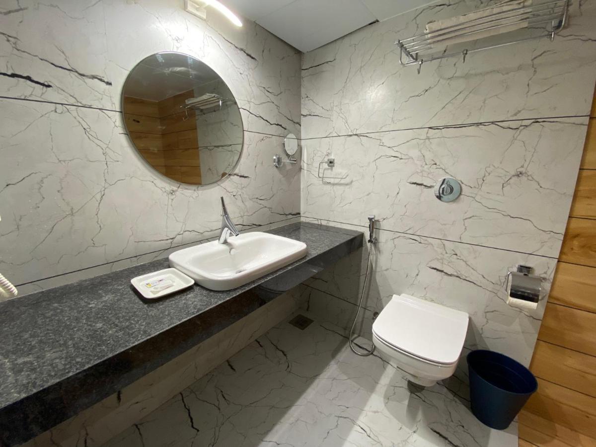 Hotel Apex International Vadodara Esterno foto